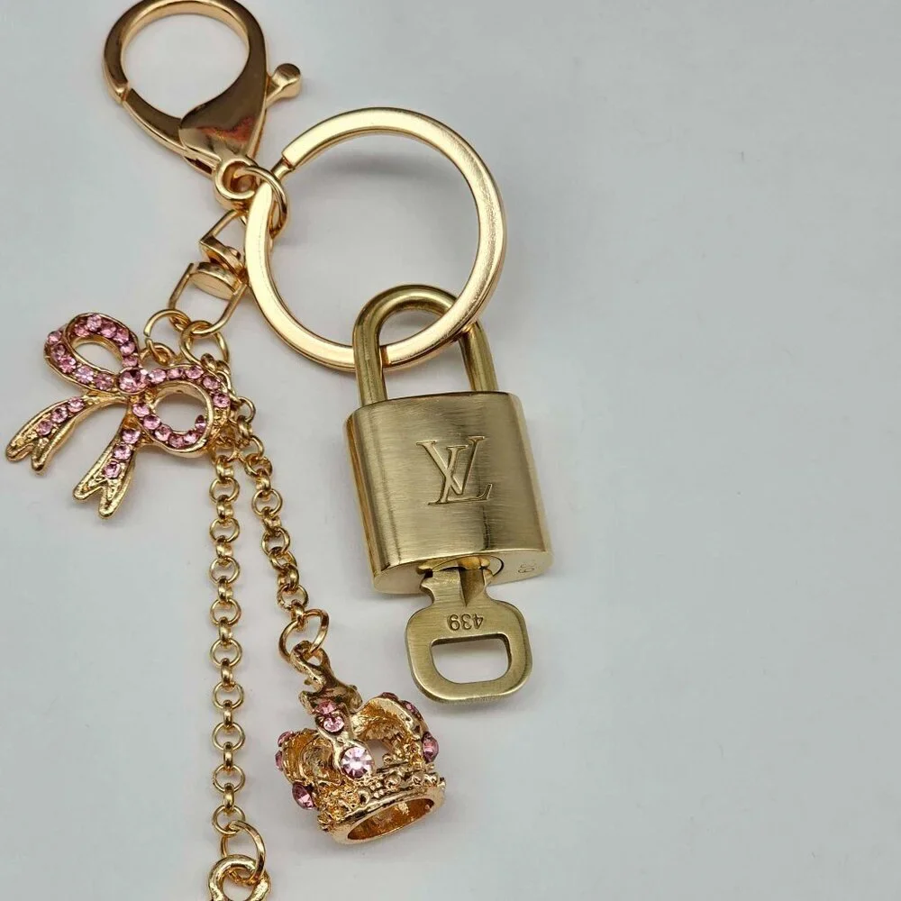 Louis Vuitton Authentic Gold Lock 🔒 Unbranded Flower Keychain Charm for Bags
